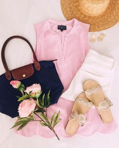 Preppy Essentials, Southern Preppy, Seersucker Top, Casual Attire For Women, Preppy Spring, Lauren Gray, Look Short