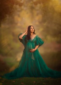 Emerald Dress Maternity Dress Spring, Photo Shoot Plus Size, Pregnancy Gown, Elegant Maternity Dresses, Tulle Maternity Dress, Beautiful Maternity Dresses, Emerald Dress, Emerald Dresses, Summer Pregnancy