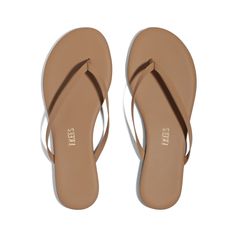 Simple and minimalist design leads to the ultimate in comfort and chic apparel with these Slides. * Sandals cannot be returned for a refund or store credit. Please message us if you are concerned about sizing. Upper Nappa Leather Insole Nappa Leather Outsole Natural rubber Made in Brazil Nude Flip Flops, Tkees Flip Flops, Leather Flip Flops Womens, Leather Flip Flops, Matte Foundation, Beach Sandals, Beach Bum, Wide Straps, Nappa Leather