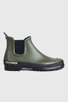 Chelsea Rainwalker Green/White | STUTTERHEIM US White Rain Boots, White Knitwear, Green Raincoat, Blue Raincoat, Raincoats For Women, Unisex Shoes, Mens Oxfords, Rain Wear, Waterproof Boots