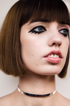 70s Punk Makeup, Geometric Eyeliner, Rock Makeup Looks, Punk Eyeliner, Alt Eyeliner, Glam Rock Makeup, Alt Makeup Looks, Eyeliner Inspo, Rock Makeup