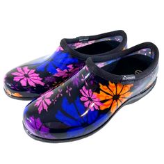 Comfort Meets Trendy, Cute & Fun Slip Into Waterproof Comfort With These Flower Power Print Rain And Garden Shoes Super Soft All-Day Comfort Insoles For Maximum Comfort And Signature Deep-Lug Tread For Great Traction Easy On-And-Off And Super Easy To Clean. Take On Wet Grass, Mud, Muck And Puddles. Easy To Rinse Off Or Wipe With A Wet Cloth You'll Soon Know Why Sloggers Are America's # 1 Backdoor Shoe Perfect For The Pool, Beach, Nursing Shoes, Gardening, And For Any Seasons Runs True To Size Pr Pink Clogs For Outdoor Spring Wear, Pink Spring Outdoor Clogs, Garden Shoes, Nursing Shoes, Rain Garden, Pool Beach, Mule Clogs, Mules Shoes, Flower Power