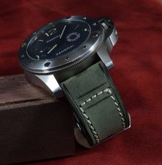 RECOMMENDATION FOR STRAP LENGTH : WRIST SIZE 15-17 CM -     115/75 MM STRAP LENGTH WRIST SIZE 17,5-19 CM - 130/80 MM STRAP LENGTHCaracteristics: Model : CORIUM 6 - GREEN Genuine CALF  LEATHER Color : GREEN Handmade ONLY VALID FOR TANG BUCKLE (PHOTOS) Width : 26/24/22 mm (at the watch) - 26/24/22 mm (at the buckle) Length : 130 / 80 mm - 115 / 75 mm Thickness : aprox. 4 - 4,5 mm Keeper : 1 fix + 1  floating Inox. tubes included (Width 26 + 24 mm) Waterproofed: NO Logo stamped  Buckle : GRATIS  INCLUDED PLEASE SELECT THE COSTFREE BUCKLE YOU WISH FROM THE LAST PHOTO  1. PAM STYLE BRUSHED 2. PAM STYLE POLISHED 3. PAM STYLE PVD BLACK FOR SPECIALISTS :  WE DON'T SELL WETHER THE STONE, NOR THE WATCH OR ANYTHING ELSE YOU CAN SEE ON THE PHOTOS, ONLY THE BEAUTIFUL STRAP  Listed companies, brand name Green Leather Watch Bands For Everyday Use, Classic Green Watch Accessories For Everyday Use, Classic Green Leather Watch Band, Green Leather Watch Bands With Bracelet Strap, Band Fits, Logo Stamp, Leather Band, Watch Strap, Watch Bands