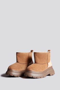 Ankle length boot with an R13 pull tab at the back and lined with sheep shearling. Color: Light Brown Body: 100% Shearling, Sole: 100% Rubber R13WS060-S137A Imported Harness Boots, Shearling Boots, Skirt Jumpsuit, Sweater Pants, Short Jacket, Pull Tab, Color Light, Short Pants, Ankle Length