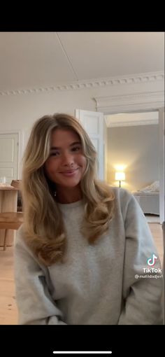 Matilda Djerf Hair Blowout, Matilda Djerf Bangs Tutorial, Matilda Djerf Dyson, How To Style Curtain Bangs With Dyson, How To Style Curtain Bangs Dyson Airwrap, How To Style Curtain Bangs With Dyson Airwrap, Matilda Djerf Curtain Bangs, Curtain Bangs Dyson Airwrap, Matilda Djerf Bangs