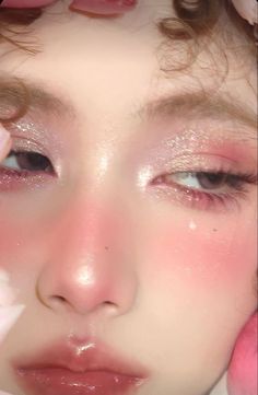 Soft Christmas Makeup Looks, Cupid Eye Makeup, Love Core Makeup, Pink Winter Makeup, Sugar Plum Makeup, Sugarplum Makeup, Sugarplum Fairy Makeup, Fairy Looks Makeup, Cherub Makeup