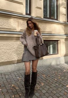 Outfits With Brown Knee Boots, Chocolate Brown Knee High Boots Outfit, Brown Boots Winter Outfit, Slouchy Boots Outfit, Brown Knee High Boots Outfit, Brown Long Boots, Knee High Brown Boots, Fall Skirt Outfits, Brown Knee Boots