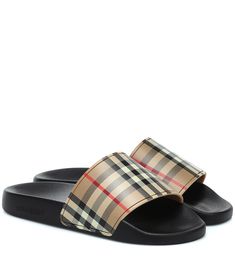 Bring your love for Burberry wherever you go with these suitcase-ready Vintage Check slides. The slip-on style features an "Archive" beige TPU strap across the upper, as well as a moulded footbed for comfort. Make yours a poolside staple for the summer months. Burberry Outfits For Men, Sparkly Sandles, Burberry Slides, Burberry Sandals, Shoes Game, Chemistry Lessons, Beige Sandals, Chic Flats, Burberry Vintage