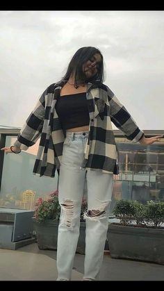 College Outfits Pictures, Baggy College Outfit, College Girl Outfits Summer, Casual College Outfits Summer Indian, Western Outfits Women Casual Style, Indian Casual Outfits For College, Everyday College Outfits Indian, College Outfit Inspo Aesthetic, Hnm Outfits