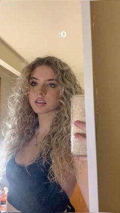 Blonde Curly Hair Tan Skin, Curly Blonde Hair Women, Curly Blonde Ponytail, Curly Blonde Face Claim, Natural Blonde Wavy Hair, Long Shag Hairstyles Curly Hair, Curly Hairstyles White Women, Curly Light Blonde Hair, Curly White Girl Hair