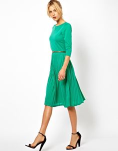 ASOS Midi Dress With Pleated Skirt too green? Asos Midi Dress, Dress With Pleated Skirt, Modest Clothes, Outfits Modest, Modest Clothing, Dresses Dresses, Festival Looks, Pleated Midi Dress, Modest Dresses