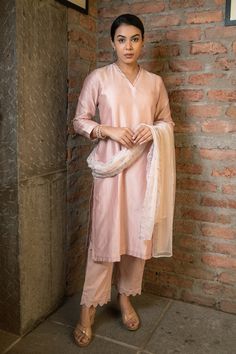 Pink kurta in a solid base. Comes with scalloped hem pant and threadwork dupatta. - Aza Fashions Fitted V-neck Dupatta, Elegant Fitted V-neck Kurta, Solid Kurta Set, Kurta Set With Dupatta, Pink Kurta, Women Kurta, Straight Kurta, How To Hem Pants, Kurta Set