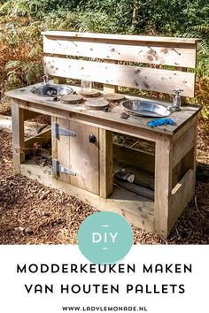 an outdoor kitchen made out of wooden pallets with the words diy on it