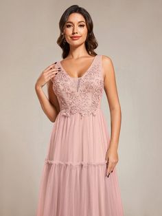 The sleeveless bodice of this evening dress is embellished with elegant appliques on the sheer tulle bottom, creating an elegant and sophisticated look perfect for any occasion. Fit: Please refer to size chart. Length: Floor Length. Sleeve Style: Sleeveless. Closure: It is concealed a zipper up the back. Undergarments: It is not padded, with lining. Fabric:The garment comprises tulle. Stretch: Fabric is no stretch. Dress With Applique, Chiffon Evening Dress, Tulle Evening Dress, Fall Dress Outfit, Formal Evening Dress, Chiffon Evening Dresses, Ever Pretty, Silk Pajamas, Floral Applique