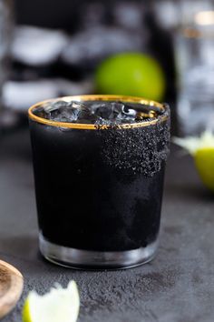 an alcoholic drink with limes and ice