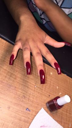 إلاهة Long Curved Acrylic Nails, Curved Acrylic Nails, 90s Nails, Long Red Nails, Curved Nails, Red Acrylic Nails, Fall Beauty, Nails Square, Thanksgiving Nails