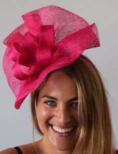 image 2 Kentucky Derby Hats Diy, Spring Racing Fashion, Fascinator Hats Outfit, Kentucky Derby Outfit, Kentucky Derby Fascinator, Derby Outfits, Pink Fascinator, Derby Fascinator, Spring Hats