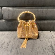 Brand Name: DenHuaKiPlace Of Origin: GUANG DONG ProvinceOrigin: CN(Origin)Place Of Origin: GUANG DONG ProvinceMain Material: MetallicShape: BucketLining Material: PolyesterStyle: FashionGender: WOMENClosure Type: COVER Crystal Bucket, Designer Purses And Handbags, Crystal Handbag, Rhinestone Handbags, Bucket Purse, نظارات شمسية, Ring Handle, Clutch Purse Evening, Designer Shoulder Bags