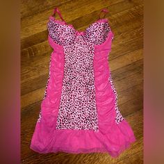 This Is An Absolutely Adorable Lingerie Piece. It Has Adjustable Bra Straps And Goes Right Past Your Bottom. It Has Sheer Hot Pink Panels Down The Sides And Stretchy And Soft Hot Pink Cheetah Print Fabric In The Center And On The Back. It Is Brand New With. Circa 2005ish. Thinly Lined To Give Your Bust Shape, But Not Heavily Padded. Would Look Absolutely Hot With Black Leggings For A Y2k Party Or Costume Event. Hot Pink Cheetah Print, Mcbling Fashion, Pink Cheetah Print, Catty Noir, Gyaru Fashion, Pink Cheetah, 2000s Fashion Outfits, Pink Leopard, 2000s Fashion