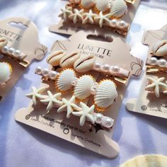 🐚Original Design by Lunette Craftstore✨ Specifications: Price for set of Three (3️ Size: -+ 6 cm × 2 cm (depending on the shell) Real shell and faux pearls✨ + attached with Decoden Feel free to chat for custom mixing🐚✨ Happy shopping🛍️✨ Mermaid Magic, Handmade Hair Clip, Shell Crafts, Hair Game, Sea Shell, Barrettes, Hair Clip, Original Design, Faux Pearl