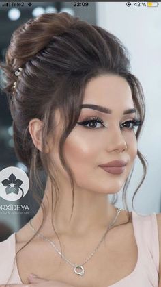 "2024 Hair Trends: Beautiful and Stylish Hairstyles for Women" Sanggul Modern, Messy Wedding Hair, Wedding Hair Side, Bridal Bun, Messy Bun Hairstyles, Bridal Hairstyles, Wedding Hairstyles Updo, Wedding Hair And Makeup, Bride Hairstyles