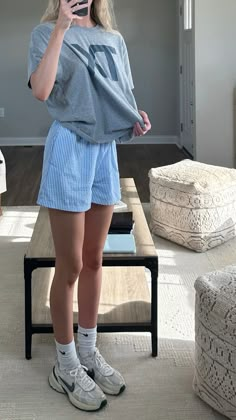 Boxer Outfit Aesthetic, Summer Boxer Shorts Outfit, Checkered Boxers Outfit, Pyjama Shorts Outfit, Outfits With Boxer Shorts, Boxer Short Trend, Blue Boxer Shorts Outfit, Boxer Short Outfits Summer, Girl Boxers Outfit