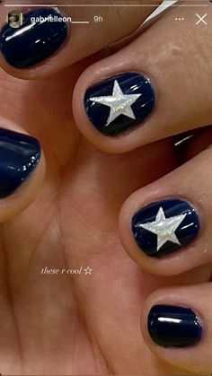 Short Gel Nails Stars, Short Nail Star Designs, Nails Inspiration For Short Nails, Dark Blue Nails With Stars, Nail Inspo Short Natural, Gel Nails With Stars, Short Nails With Stars, Short Easy Nails, Star Short Nails