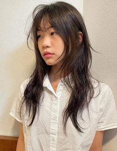 Mid Length Hair Choppy Layers, Wispy Layered Hair Medium, Hush Cut, Haircut Inspo, Hairstyle Inspo, Hair Idea, Shot Hair Styles