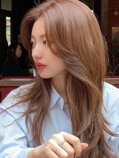 Korean Hair Color Trend 2023, Asian Hair Color Ideas Korean, Korean Hair Color Ideas, Butterscotch Hair Color, Butterscotch Hair, Orange Brown Hair