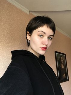 Pixie Cut Thick Hair, Pixie Buzz Cut, 90s Pixie Cut, 90s Pixie, Short Hair Makeup, Super Short Hair, Buzz Cut, Ginger Hair, Short Haircuts