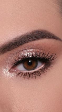 Sparkly Eyeshadow Looks, Sparkly Eye Makeup, Glittery Eyeshadow, Ball Makeup, Sparkly Eyeshadow, Dag Make Up, Shimmer Eye Makeup, Sparkly Makeup, Glittery Eyes