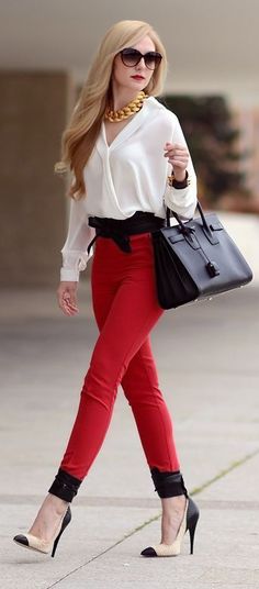 Stile Pin Up, Woman In Red, Chique Outfits, Red Pants, Fashion Mode, Look Chic, Look Fashion, Passion For Fashion, Jeggings