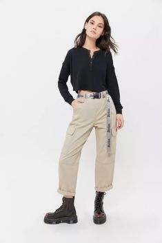 Date Outfits Women, Cargo Pants Urban Outfitters, Dickies Cargo Pants, Hiking Outfit Women, Cargo Pants Outfit