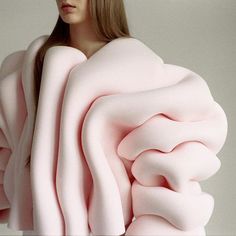 Pink Marshmallows, Iris Van Herpen, Futuristic Fashion, Future Fashion, High End Fashion, All About Fashion, Fashion Advice, Wearable Art, Fashion Art