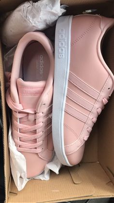 Mine !! Tennis shoes Adidas love it #pink Leather Shoes Outfit, Sneakers Adidas Superstar, Gray Nike Shoes, Tennis Shoes Outfit, Trendy Sneakers, Dream Shoes, Beautiful Shoes, Cute Shoes