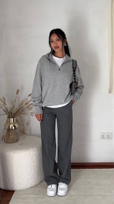 Autumn Business Outfits Women, Work Outfits Women Sweater, Casual Outfit With Dress Pants, Nyc Work Outfit Business Casual, Casual Elegant Outfits Autumn, Autumn Winter Work Outfits, Comfort Chic Outfit, Hostess Work Outfit, Slacks Dressy Outfit