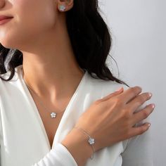 MB Flower Alhambra Set featuring 3 minimal pieces: necklace, bracelet and earrings inspired from Alhambra style. Made of 925 Sterling Silver. Pearl Collection, Pendant Rings, Crystal Collection, Necklace Bracelet, Earring Necklace, Necklace Set, Free Gifts, Pearl Necklace, 925 Sterling Silver