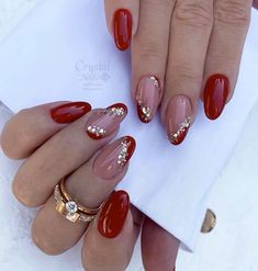 #nails #nailart #red #gold #uñas #simple #rednails #naildesign #trendy #fashion Nail Designs For Prom Red, Bridal Nails Designs Red, Red Nail Paint Art, Bridal Nail Art Red, Red Bridal Nails Wedding, Red Bridal Nails, Red Nail Inspiration, Nails Red And Gold, Bridal Nail Art Designs