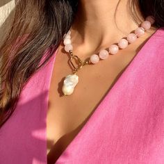 Rose Quartz Carabiner Necklace With Genuine Baroque Pearl - Etsy Spain Carabiner Necklace, Baroque Pearl Pendant, Handmade Beaded Necklaces, Rose Quartz Necklace, Rose Quartz Beads, Handmade Jewelry Gift, Quartz Rose, Cool Necklaces, Beaded Necklaces