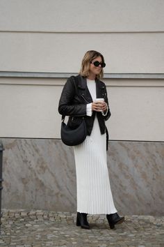 Dissh Dress Outfit, Ribbed Dress Outfit, Midi Dress Layering, Bee Kitchen, Dress Layering, Midi Outfits, 2023 Aesthetic, Midi Dress Outfit, Modest Outfit Ideas