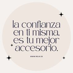 a quote that reads, la confianza en ti misma, est tu meror accesorio