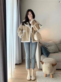 Winter Fashion Outfits Asian, Korean Street Fashion Winter Seoul, Korean Fall Aesthetic, 2023 Korean Fashion Trends, Cold Korean Outfits, Fall Winter Outfits 2023 2024 Trends, Winter Outfits Korean Street Style, Winter Outfits 2024 Trends, Winter Ootd Korean