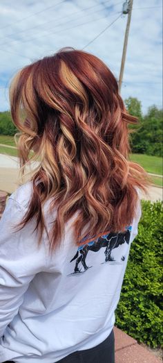 Trending Women’s Haircuts, Medium Gold Copper Hair, Red Hair With Blonde Money Piece And Highlights, Summer Hair Ideas 2023, Cowboy Red Hair With Blonde, Red Money Piece Hair Blonde, Dark Cowboy Copper Hair With Blonde, Fall Hair Color Ideas For Short Hair, Best Hair Color For Red Undertone Skin