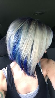 Ombre underneath hair Fabulous Underneath hair color Ideas For girls - Color de pelo debajo Blonde Angled Bob, Blonde Dye, Dyed Hair Pastel, Hair 2022, Hair Color Underneath, Peekaboo Hair, Teal Hair, Smink Inspiration