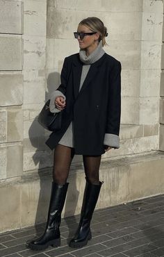 Trenchcoat Outfit, Adrette Outfits, Boots Outfits, Europe Outfits, Winter Fashion Outfits Casual, Outfit Chic, Cold Outfits, Paris Outfits