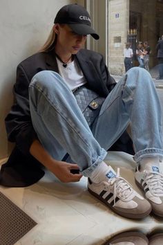 Casual outfit Aesthetic, Adidas samba, Chanel flap bag, Celine cap, relaxed outfit, chill outfit. Oversized blazer, basic tee, jeans outfit, sneakers outfit, adidas samba, adidas samba outfit, outfit, chanel bag, cool outfit, laidback outfit, sunday outfit, brunch outfit, womens fashion, , Outfit aesthetic 2023. #casualstyle #casualoutfit #casualwomensfashion #oversized #fashionista #fashionicon #ootd #styleblogger #styleblogger #style #styleinfluencer #stylish Credit: unchicleenmitacon Looks Adidas, Adidas Samba Outfit, Samba Outfit, Look Legging, Look Adidas, Looks Street Style, Adidas Outfit, Mode Inspo, Outfit Inspo Fall