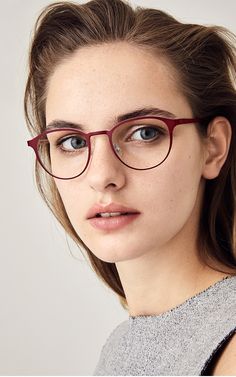 Small Face Glasses Frames, Glasses Thick Frames, Latest Specs Frame For Women, 2023 Glasses, Glasses Portrait, Angular Face, Eyeglasses Fashion, Specs Frame