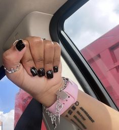 Black Short Nails With Design, Nut Nails Short, Manicures For Short Nails, Liyah Li Nails, Braider Nails Ideas Short, Black Simple Nails, Short Solid Color Nails, Short Basic Nails, Cute Short Nails Ideas Simple