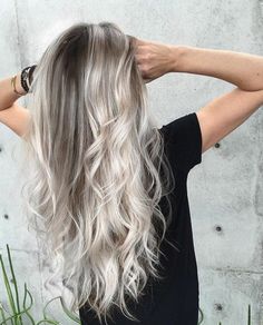 gewellte lange haare - haarfrisur und färben für modebewusste damen Bob Lung, Balayage Hair Dark, Long Hair Color, Ash Blonde Hair, Ombré Hair, Ombre Hair Color, Skateboarder, Long Curly Hair, Blonde Balayage