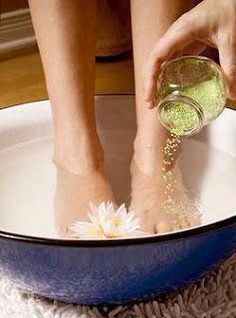 Want to know how to make your feet soft and smooth? We Epsom Salt Cleanse, Whole Body Cleanse, Salt Detox, Ginger Essential Oil